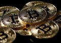 Bitcoin bir ay sonra ilk kez 7,600 doların üzerini gördü