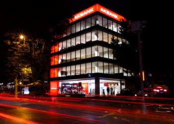 Akbank 714 milyonluk takipteki alacağını 32 milyona sattı