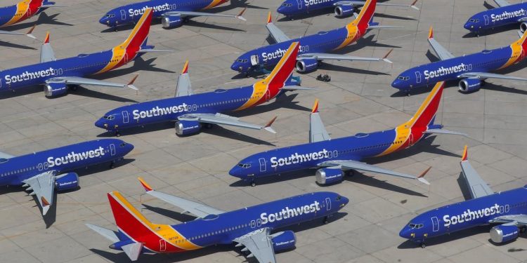 Boeing, 737 Max yolcu uçaklarının üretimini durdurma kararı aldı