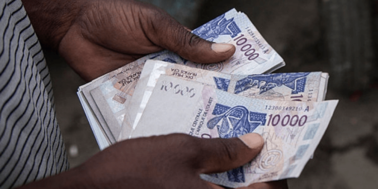 Batı Afrika ülkeleri 74 yıllık Fransız sömürge parası CFA frangını bırakıyor