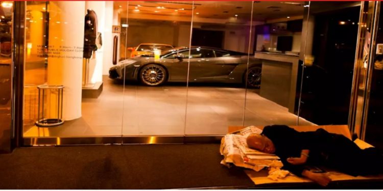 İngiltere’de en zengin 6 kişinin serveti, en yoksul 13,2 milyon kişinin servetine eşit