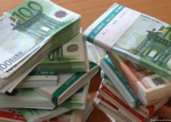 Almanya fazla parayı nasıl harcayacağını tartışıyor