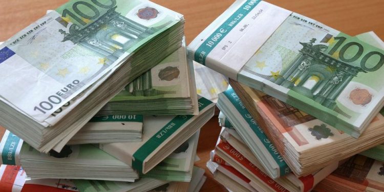 Almanya fazla parayı nasıl harcayacağını tartışıyor