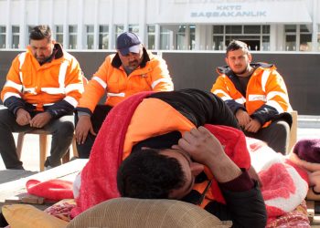 CAS eski çalışanları Başbakanlık önünde açlık grevine başladı