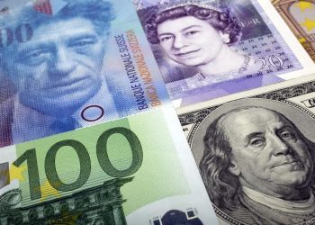 Döviz kurları kritik haftaya düşüşle başladı