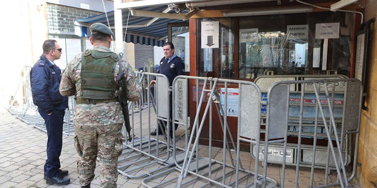 Rum Yönetimi 4 sınır kapısını kapattı. Geçişlerde sağlık denetimleri başladı