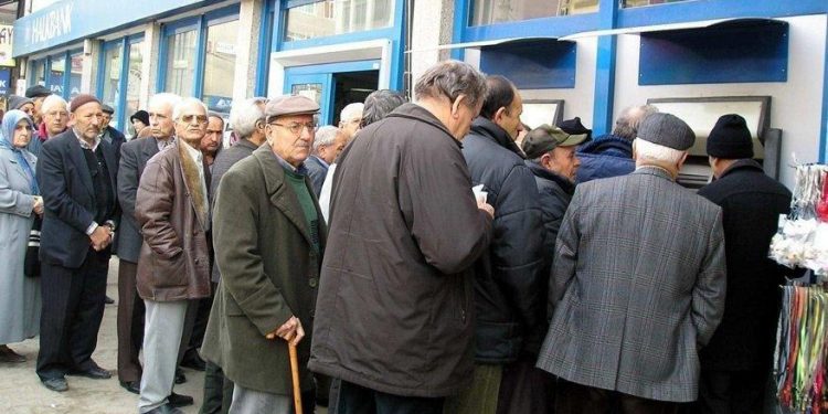 Bankalardan ‘titan zinciri’ gibi emekli maaşı promosyonu