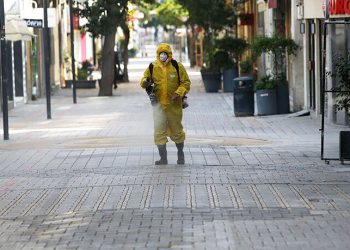 Güney Kıbrıs’ta önlemler sertleşti, testi pozitif çıkanlara elektronik kelepçe gündemde