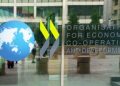 OECD, küresel büyüme tahminleri düşürdü