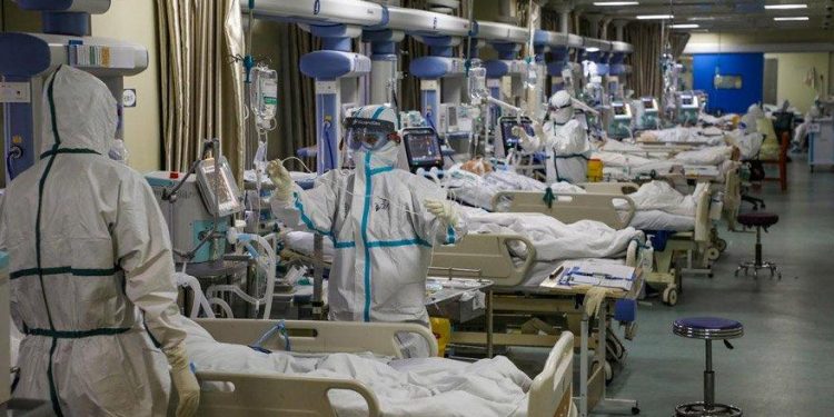 İngiltere’de solunum cihazları ölme ihtimali yüksek hastalardan alınıp yaşama şansı yüksek olanlara takılacak