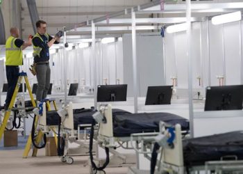 Londra’daki fuar merkezi 9 günde sahra hastanesine dönüştürülerek 4 bin hastaya açıldı