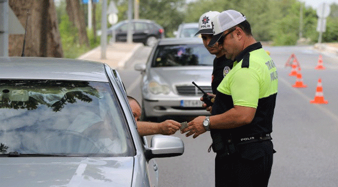 Sokağa çıkma yasağına uymayan 229 kişi daha polise yakalandı