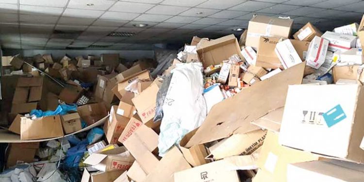İlaç ve Eczacılık Dairesi’ndeki tarihi geçmiş ilaçlarla ilgili belirsizlik sürüyor