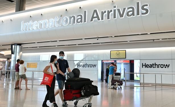 İngiliz hükümeti, yakında başlayacak karantina kuralını gevşetmenin yolunu arıyor