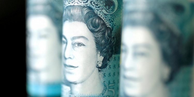 Sterlin ve Euro yükselişe geçti, kira ve taksit ödeyenler yine aybaşı sendromu yaşıyor