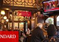 Johnson’dan koronavirüsle mücadele için üç kategorili plan: Liverpool’daki tüm barlar kapatılacak