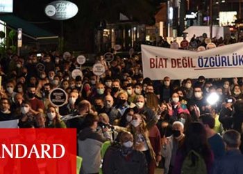 Binlerce Kıbrıslı “Demokrasi ve İrade” için yürüdü