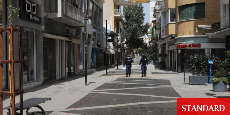 Güney Kıbrıs, kısıtlamaları gevşetme kararını askıya aldı