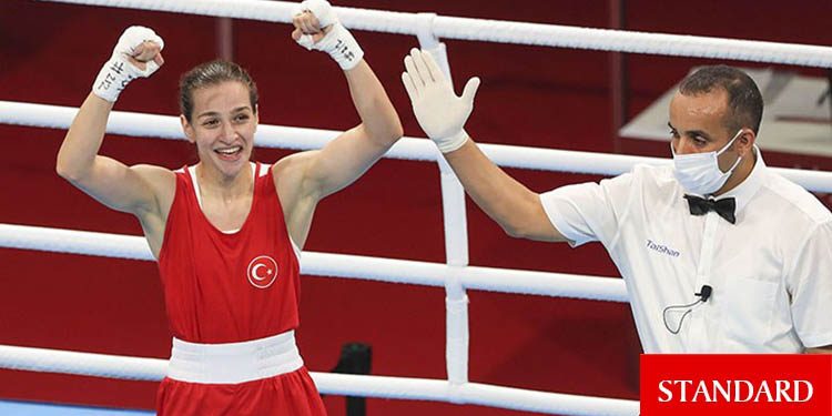 Türk boksör Buse Naz Çakıroğlu Tokyo’da finale yükseldi