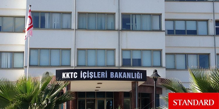 İçişleri Bakanlığı’ndan işlem yapacak aşısız kişilere test zorunluluğu