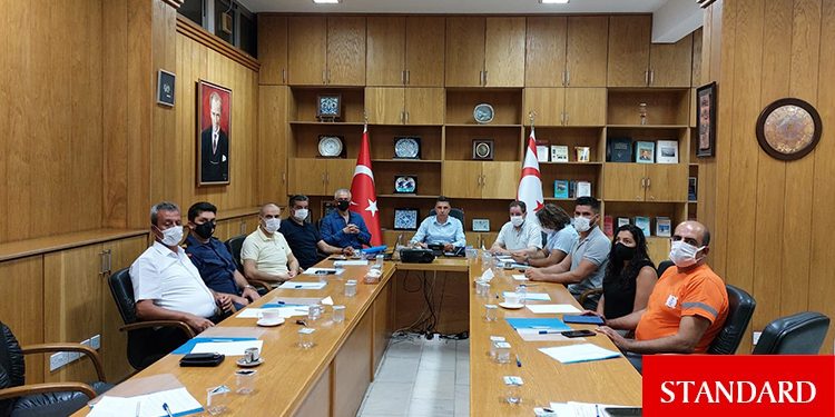 Kriz masası toplantısı… Karpaz bölgesinde denize bariyer kuruluyor
