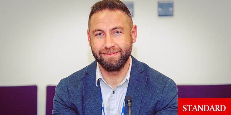 Maviş: Sürdürülebilir yüz yüze eğitim için okullara yetki ve bütçe verilmeli