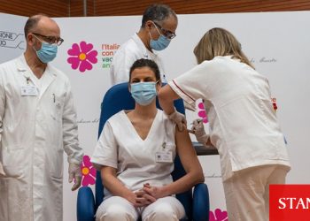 İtalya aşılarda 3’ncü doza geçiyor
