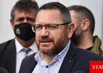 KTÖS ve KTOEÖS Eğitim Bakanlığı önünde eylem yaptı