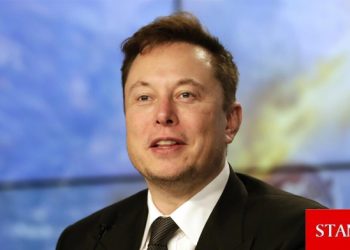 Elon Musk’tan Twitter hamlesi: Herkesten para alabilir