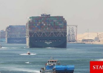 Mısır’ın Süveyş Kanalı geliri bölgesel gerilim nedeniyle yüzde 40 ila 50 azaldı