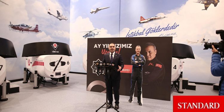 Sanayi ve Teknoloji Bakanı Mehmet Fatih Kacır, hedeflerinin küresel uzay ekonomisinden pay almayı başarmak olduğunu açıkladı