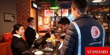 Ticaret Bakanlığı, 3 büyük şehirdeki kafe ve restoranlarda “servis ücreti” denetimi yaptı