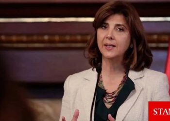Holguin bugün adaya geliyor