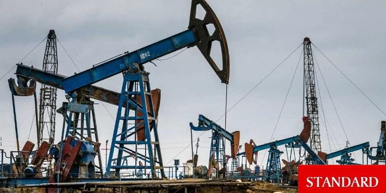 Petrol stoklardaki daralma ile yükseliyor