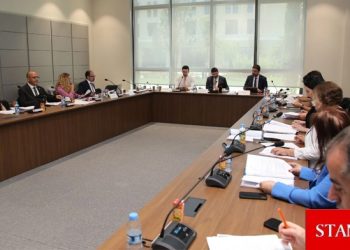 İdari, Kamu ve Sağlık İşleri Komitesi, bir yasa tasarısı ve bir yasa önerisini Genel Kurul’a sevk etti
