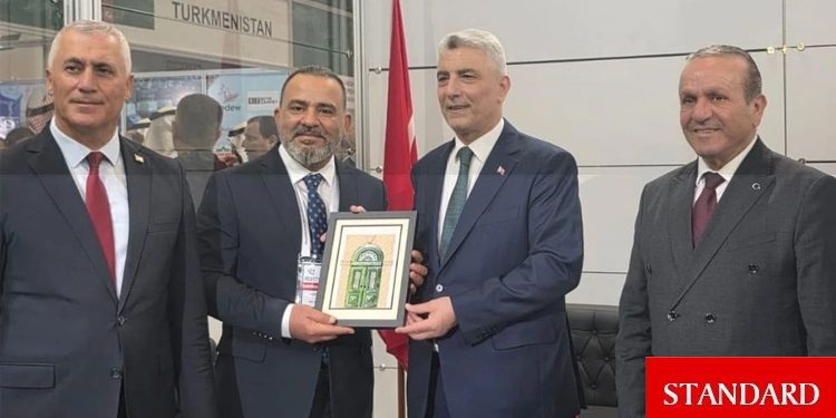 Türkiye Ticaret Bakanı Bolat, Helal Expo’da Kuzey Kıbrıs standını ziyaret etti