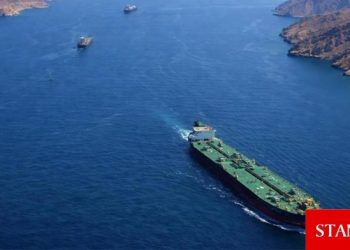 Hürmüz’de abluka delindi: Bir tanker daha boğazı geçti