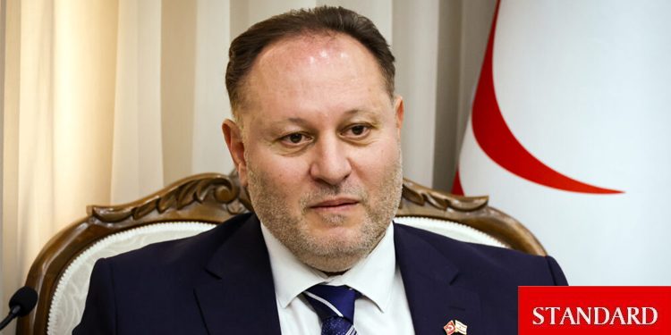 Öztürkler: Fransa sömürgeci geçmişiyle Kıbrıs Türk halkını yok sayamaz