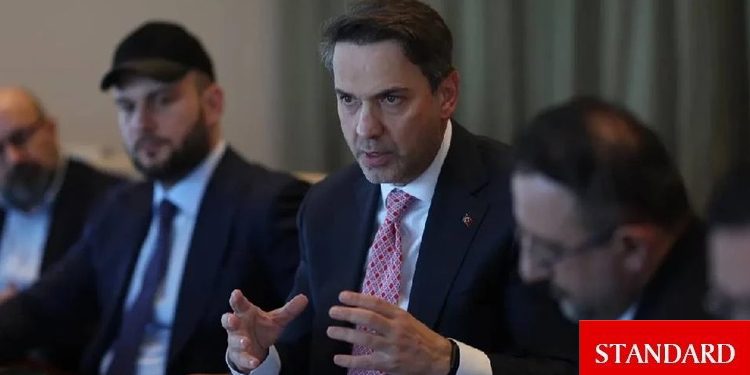 Alparslan Bayraktar: KKTC’ye doğal gaz boru hattı için çalışma yürütülüyor